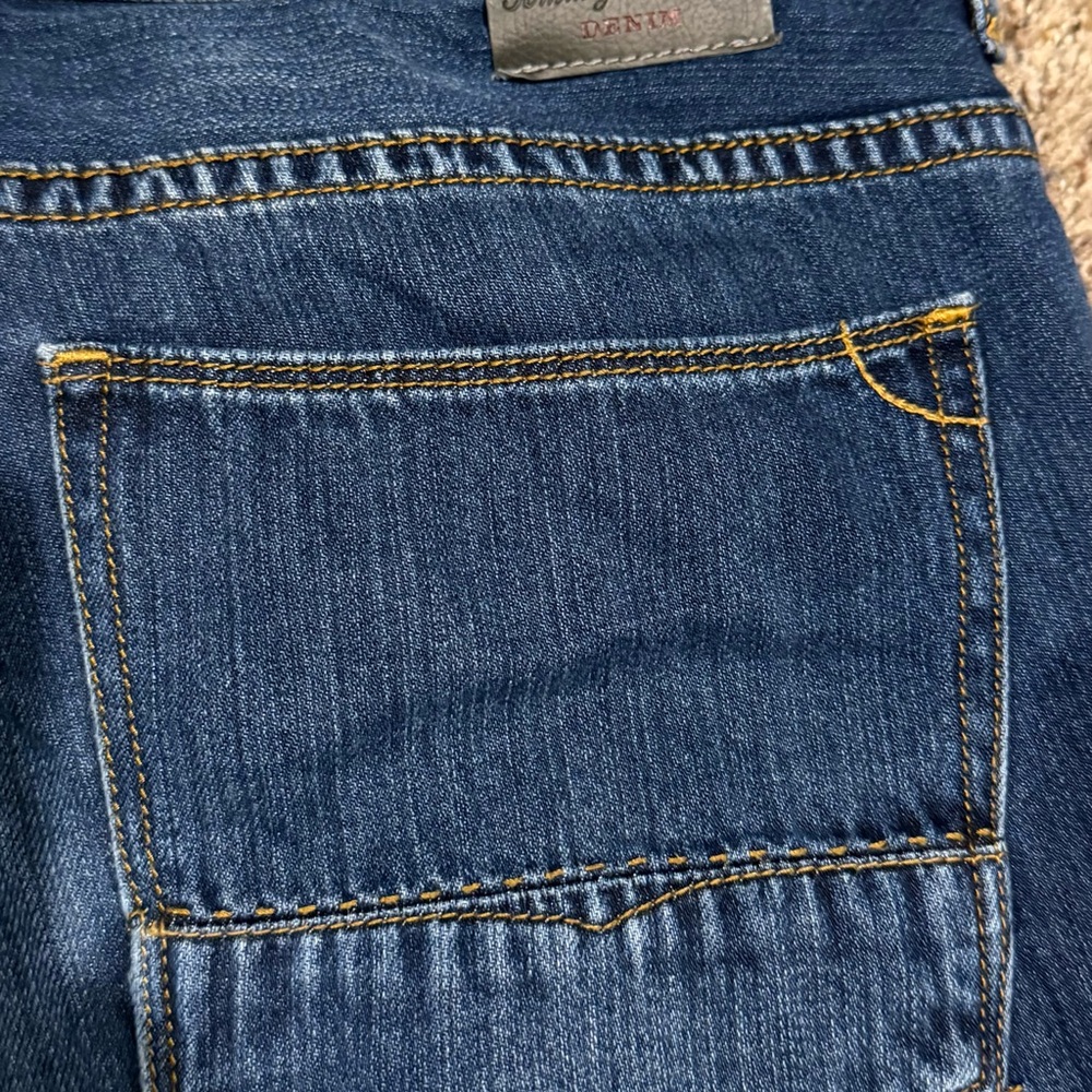 Tommy Bahama Men’s Relaxed Jeans in Dark Blue with Gold Stitching